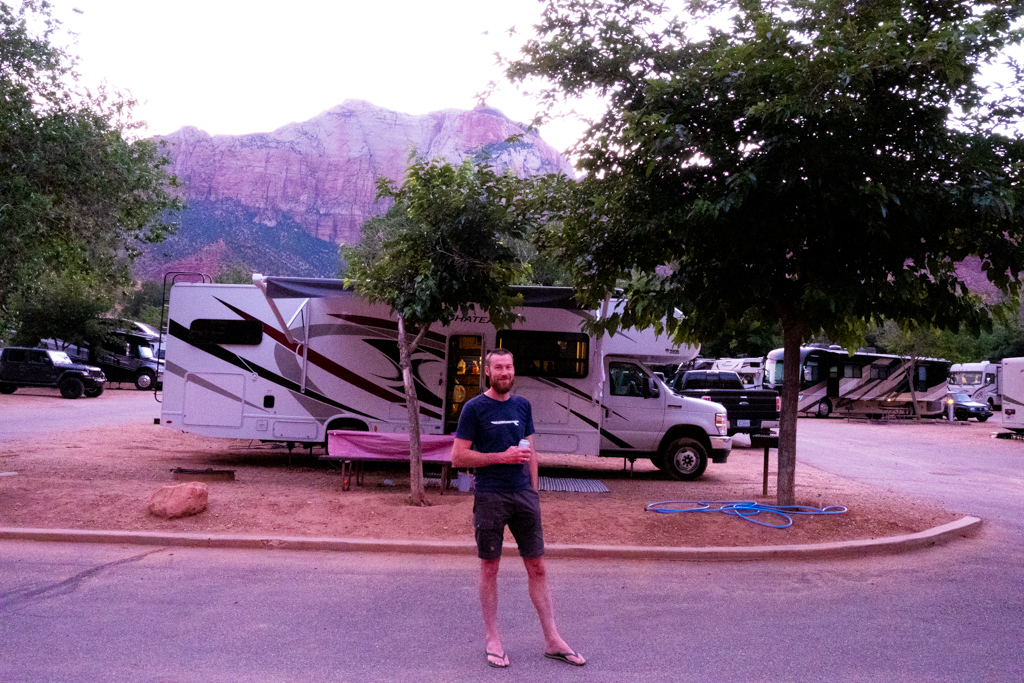 This image has an empty alt attribute; its file name is zion-43.jpg